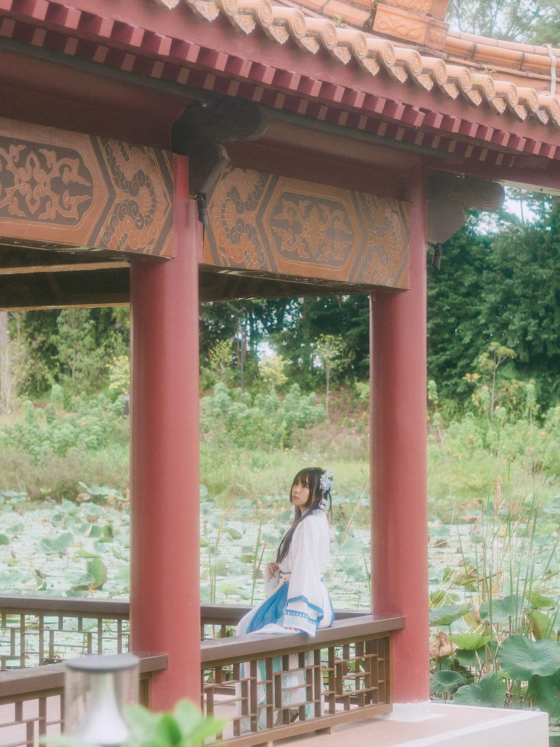 Hanfu photoshoot at Chinese Garden, Singapore.
