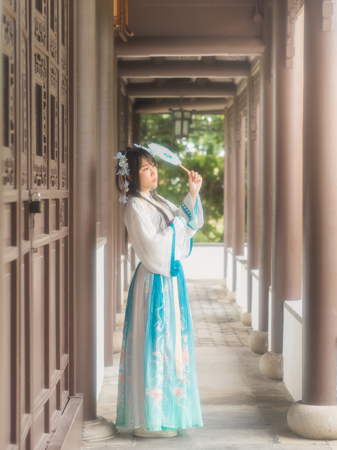 Hanfu photoshoot at Chinese Garden, Singapore.