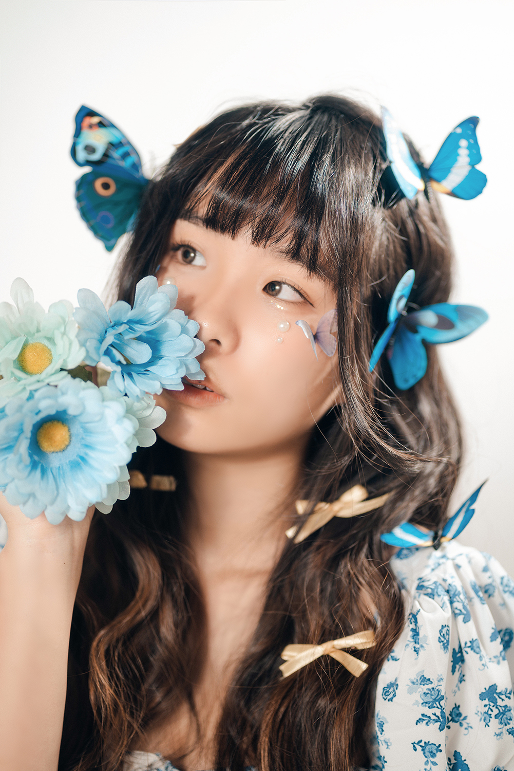Whimsical portrait studio photography in Singapore.