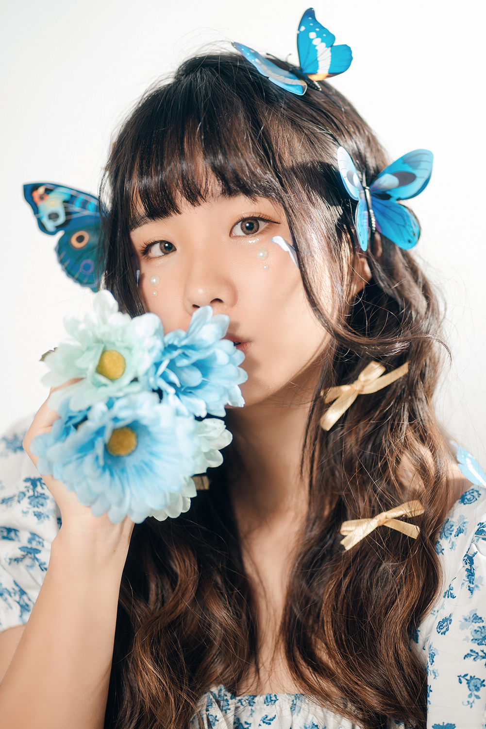 Whimsical portrait studio photography in Singapore.