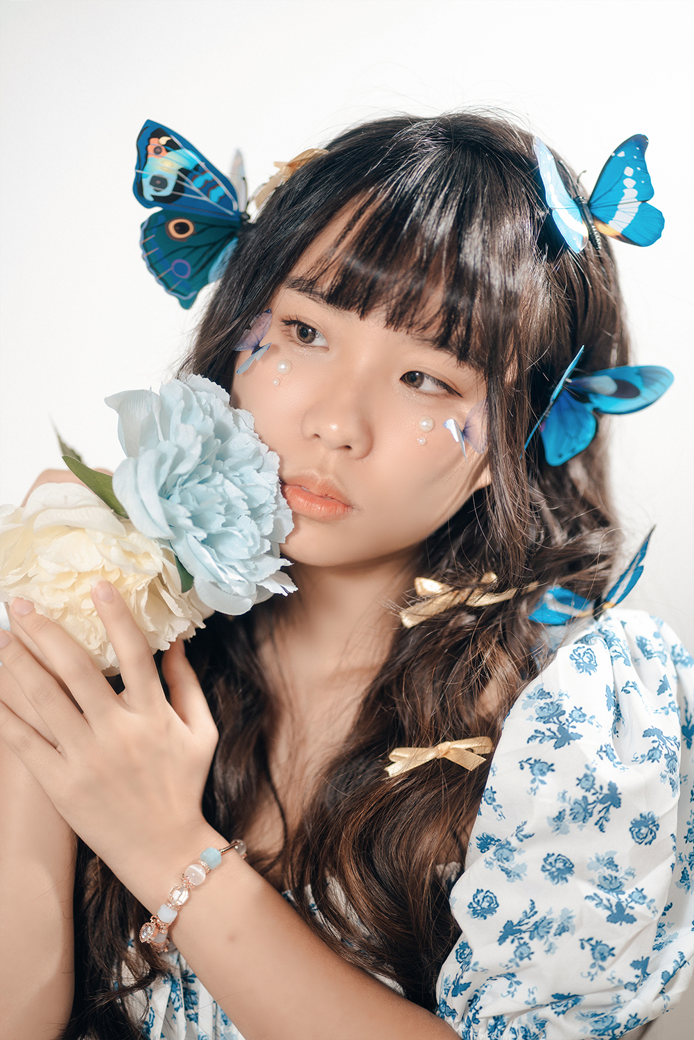 Whimsical portrait studio photography in Singapore.